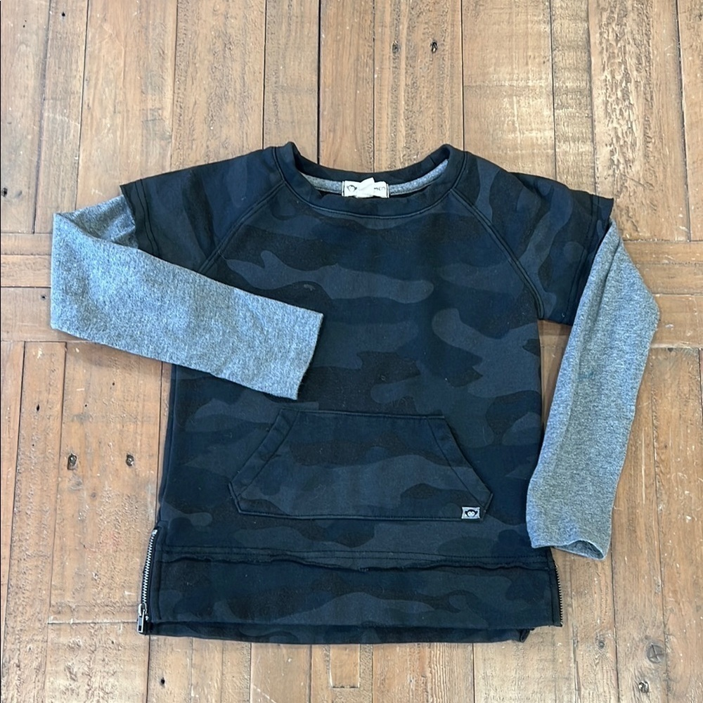 Appaman zip hem Camouflage layered sweatshirt